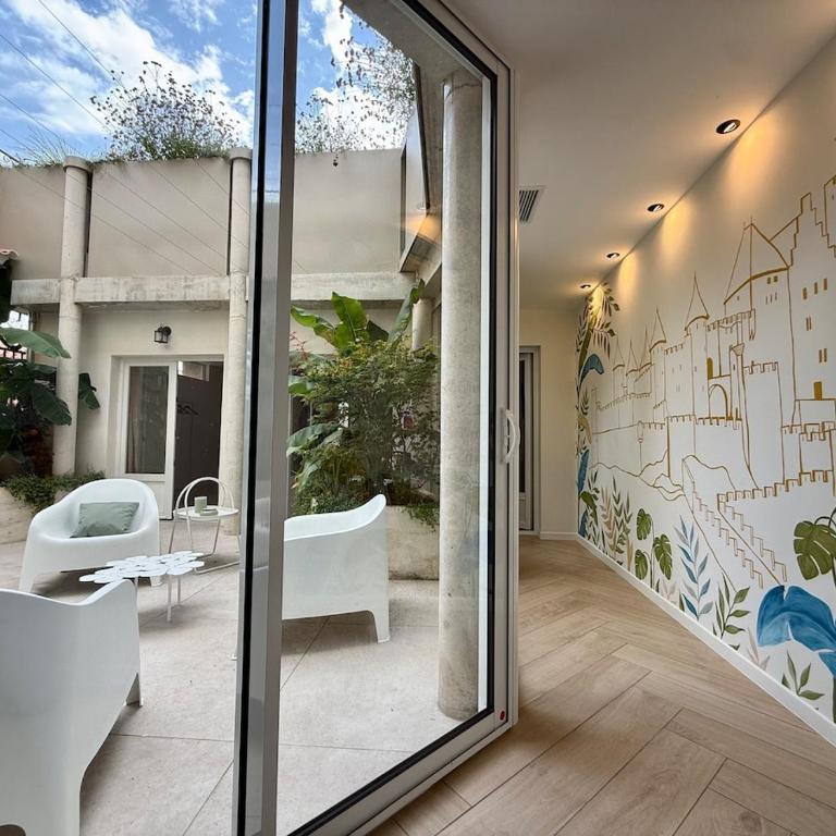 Maison Timoreau - Luxury Apartments - Deluxe Two-Bedroom Apartment with Garden View - 4