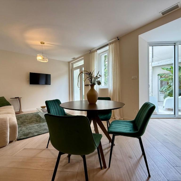 Maison Timoreau - Luxury Apartments - Deluxe Two-Bedroom Apartment with Garden View - 8