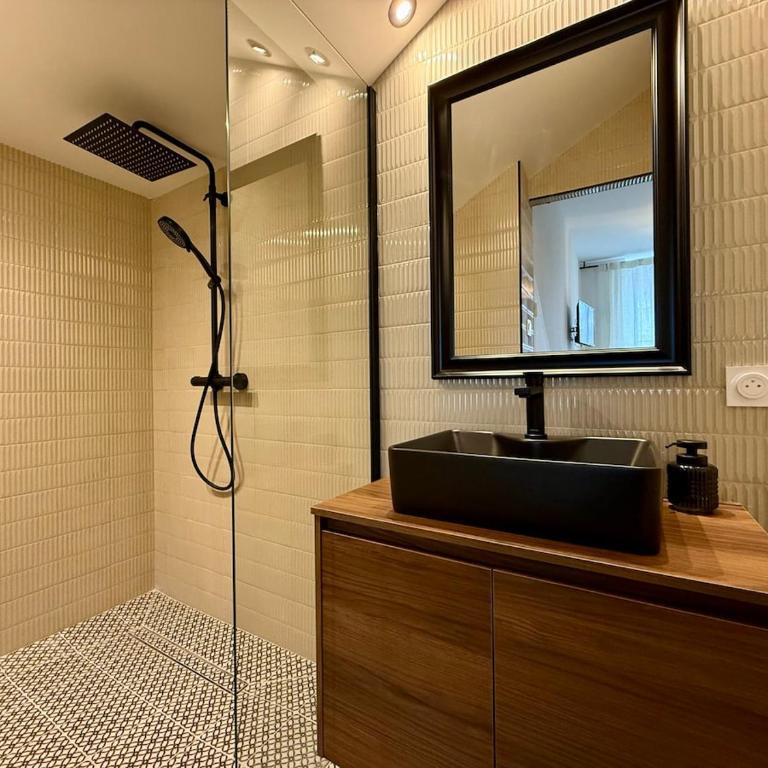 Maison Timoreau - Luxury Apartments - Deluxe Two-Bedroom Apartment with Garden View - 15