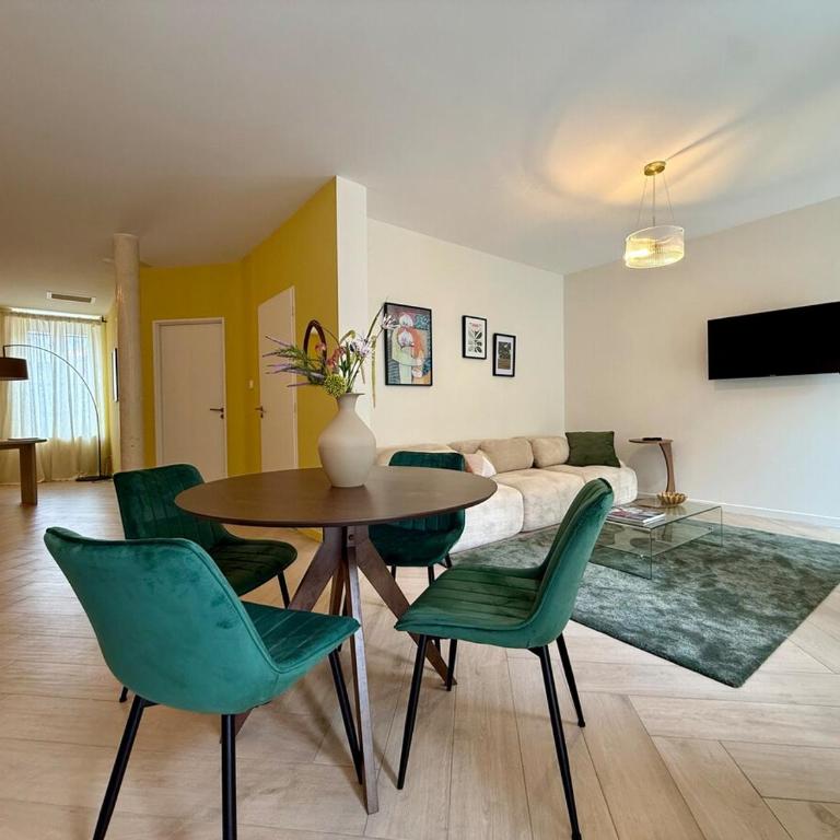 Maison Timoreau - Luxury Apartments - Deluxe Two-Bedroom Apartment with Garden View - 16