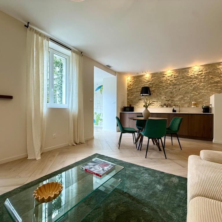 Maison Timoreau - Luxury Apartments - Deluxe Two-Bedroom Apartment with Garden View - 19