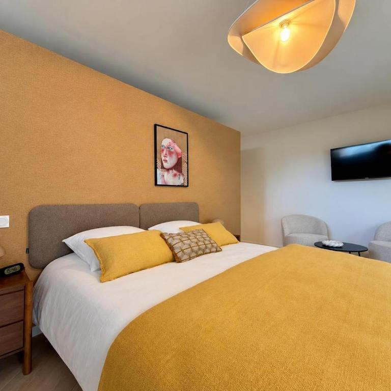 Maison Timoreau - Luxury Apartments - Deluxe Two-Bedroom Apartment with Garden View - 22