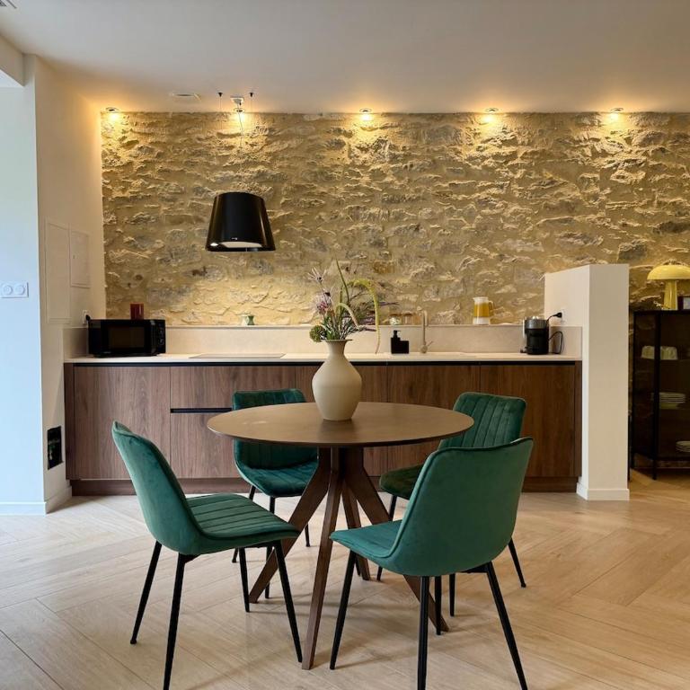 Maison Timoreau - Luxury Apartments - Deluxe Two-Bedroom Apartment with Garden View - 23