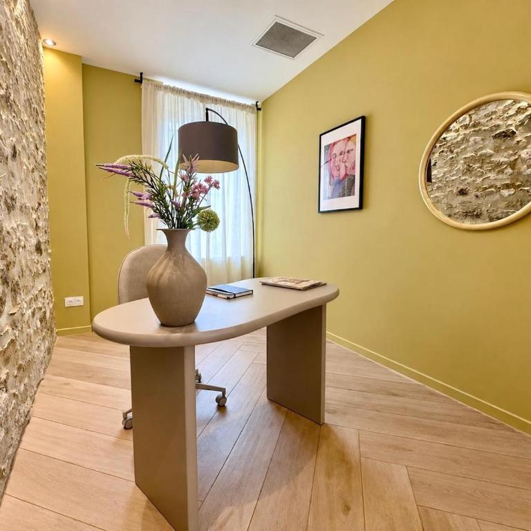 Maison Timoreau - Luxury Apartments - Deluxe Two-Bedroom Apartment with Garden View - 25
