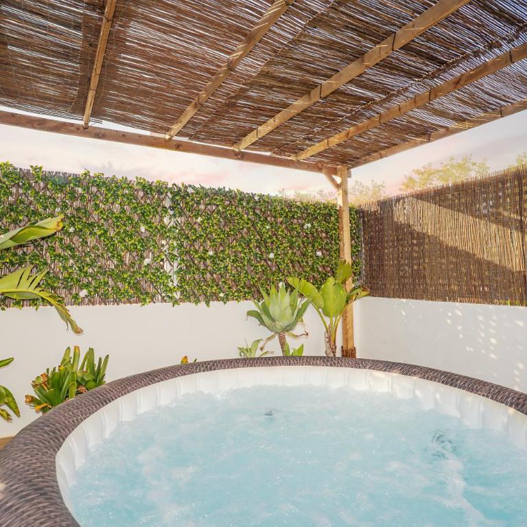 Private Terrace & Jacuzzi & Sleeps Six - Apartamento - 2