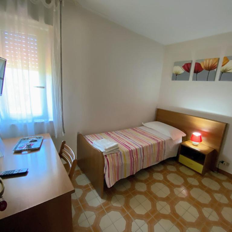 Albergo Mendolia - Camera Singola con Bagno Privato Esterno - 1