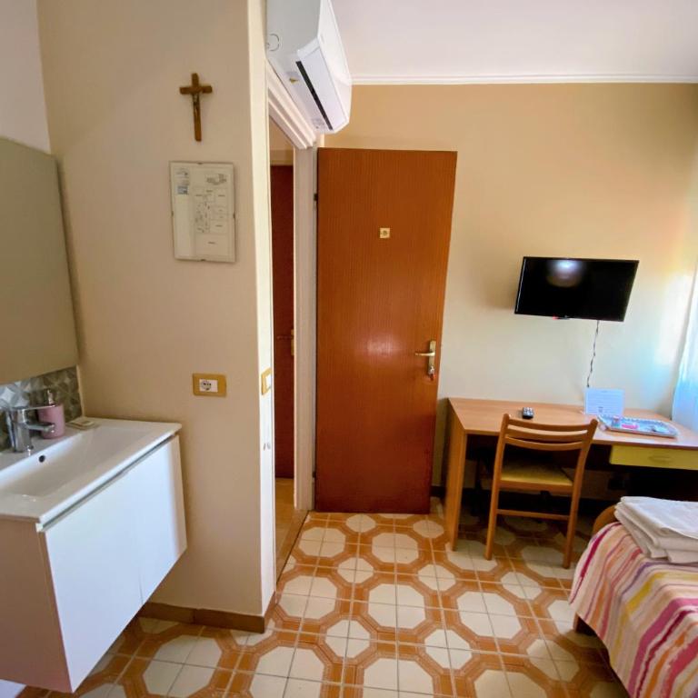 Albergo Mendolia - Camera Singola con Bagno Privato Esterno - 3