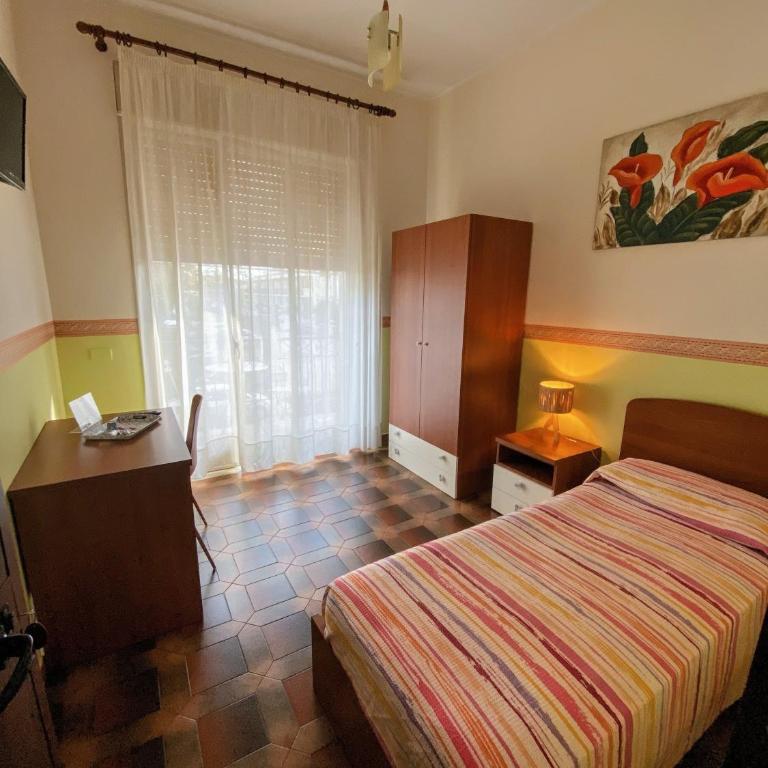 Albergo Mendolia - Camera Familiare con Balcone - 4
