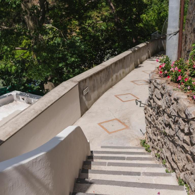 Casacasa Positano - Camera Familiare con Vista Mare Laterale - 17