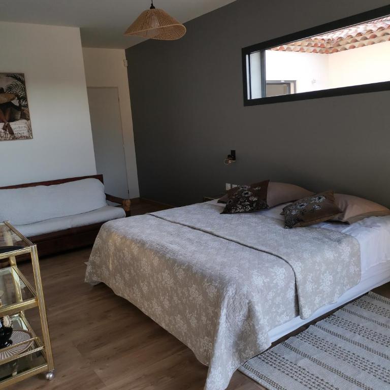 Au domaine d ' Isabelle et André - Suite Lit King-Size - Vue sur Piscine - 1