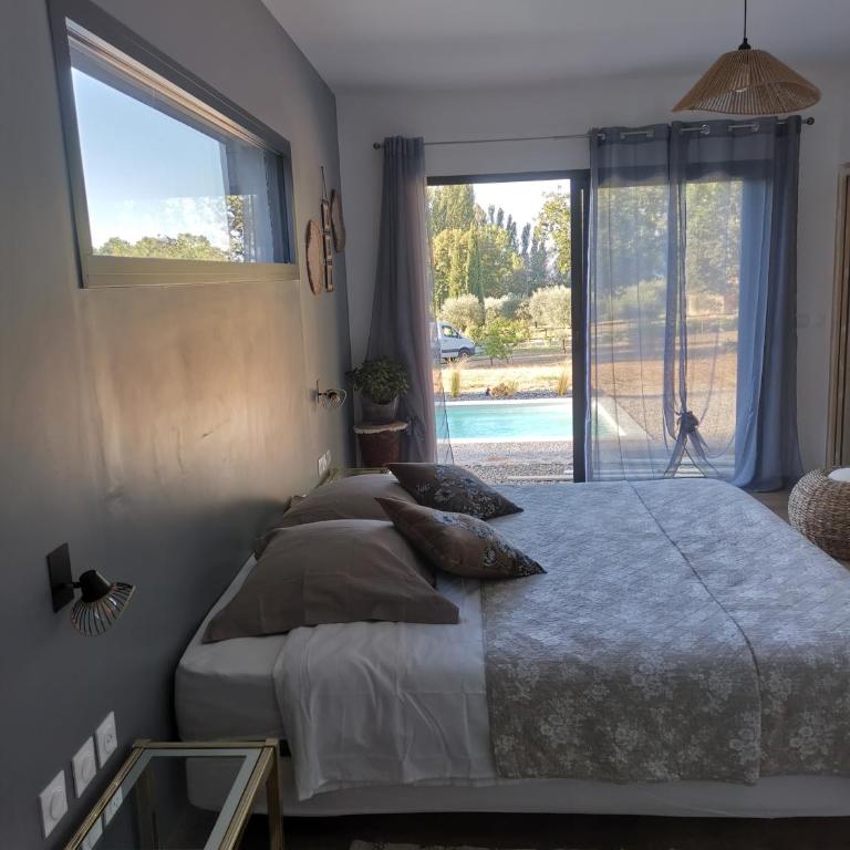 Au domaine d ' Isabelle et André - Suite Lit King-Size - Vue sur Piscine - 2