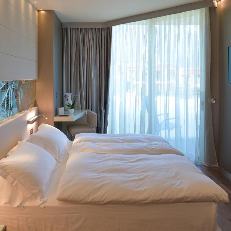Park Hotel Imperial - Suite Deluxe Dotata di Terrazza con Vista sul Lago e Vasca da Bagno Idromassaggio - 6
