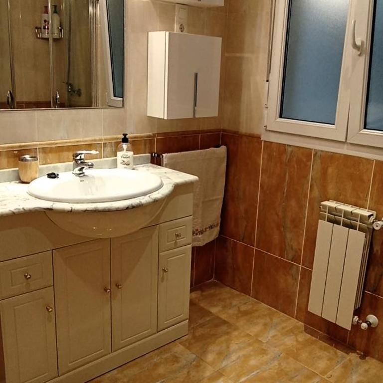 EnFOZ MARINA CENTRO Piscina y Parking - Two-Bedroom Apartment - 25
