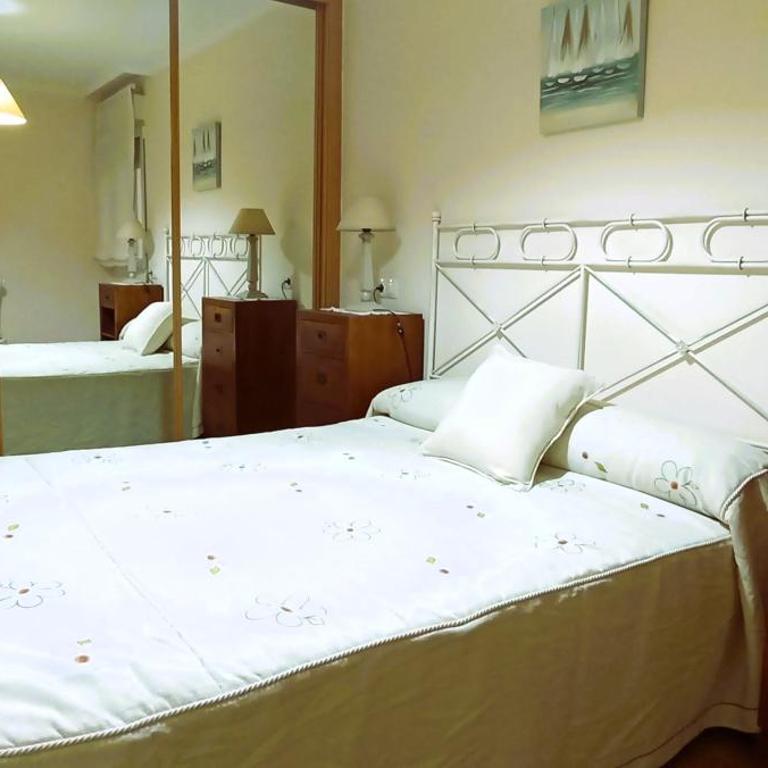 EnFOZ MARINA CENTRO Piscina y Parking - Two-Bedroom Apartment - 32
