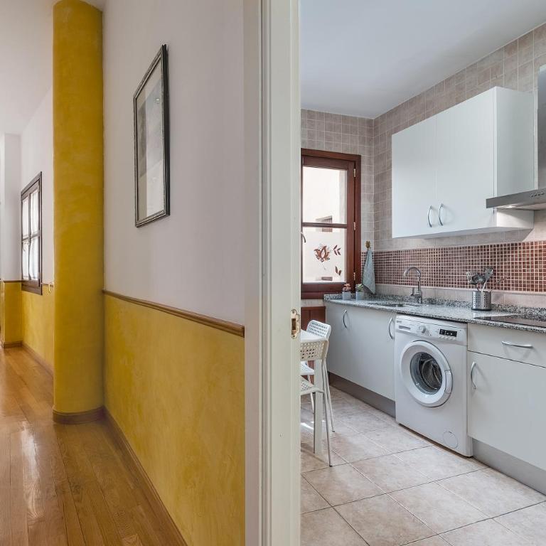 Edificio Histórico en el Centro de Granada cerca de la Catedral y principales puntos de interés - Apartamento de 2 dormitorios - 22