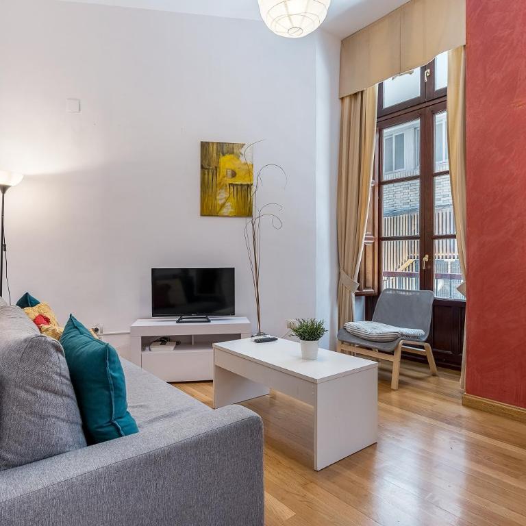 Edificio Histórico en el Centro de Granada cerca de la Catedral y principales puntos de interés - Apartamento de 2 dormitorios - 15