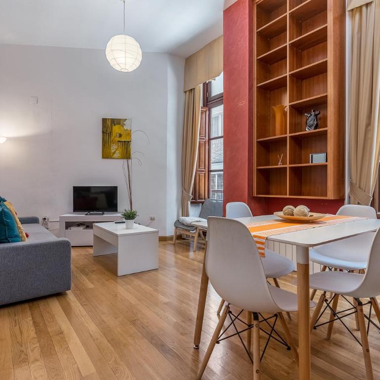 Edificio Histórico en el Centro de Granada cerca de la Catedral y principales puntos de interés - Apartamento de 2 dormitorios - 8