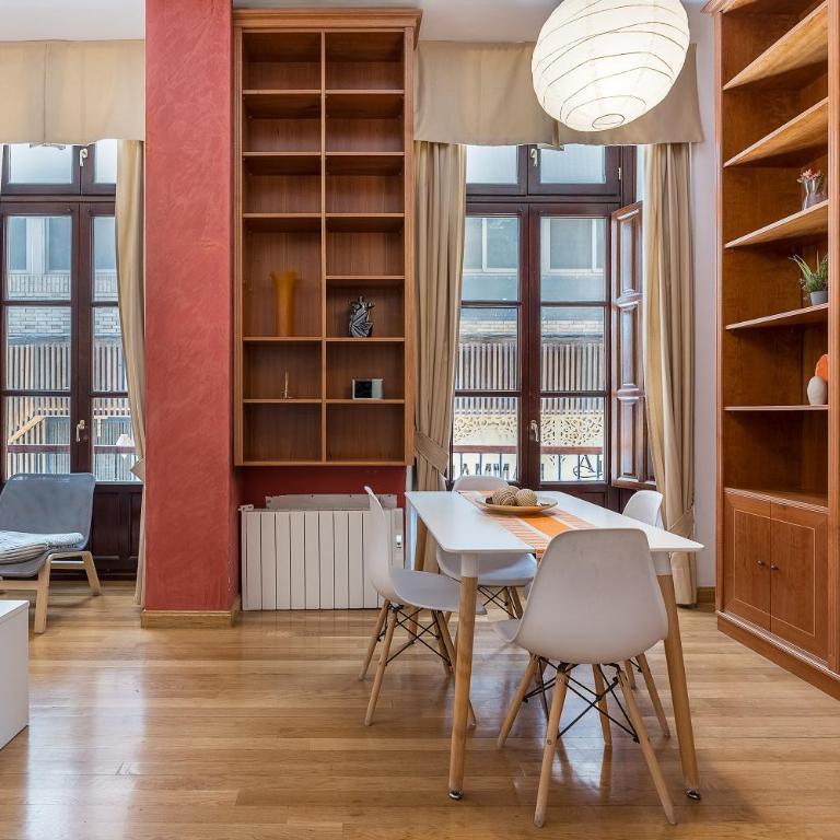 Edificio Histórico en el Centro de Granada cerca de la Catedral y principales puntos de interés - Apartamento de 2 dormitorios - 6