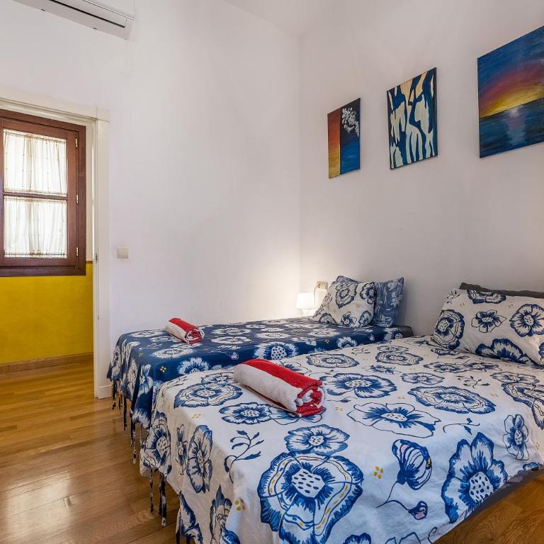 Edificio Histórico en el Centro de Granada cerca de la Catedral y principales puntos de interés - Apartamento de 2 dormitorios - 5