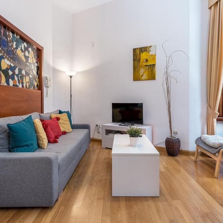 Edificio Histórico en el Centro de Granada cerca de la Catedral y principales puntos de interés - Apartamento de 2 dormitorios - 12