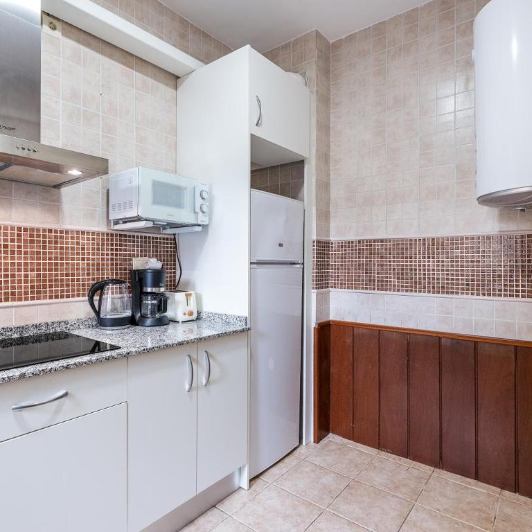 Edificio Histórico en el Centro de Granada cerca de la Catedral y principales puntos de interés - Apartamento de 2 dormitorios - 20