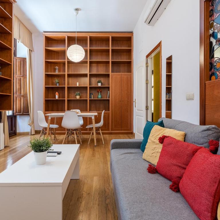 Edificio Histórico en el Centro de Granada cerca de la Catedral y principales puntos de interés - Apartamento de 2 dormitorios - 13