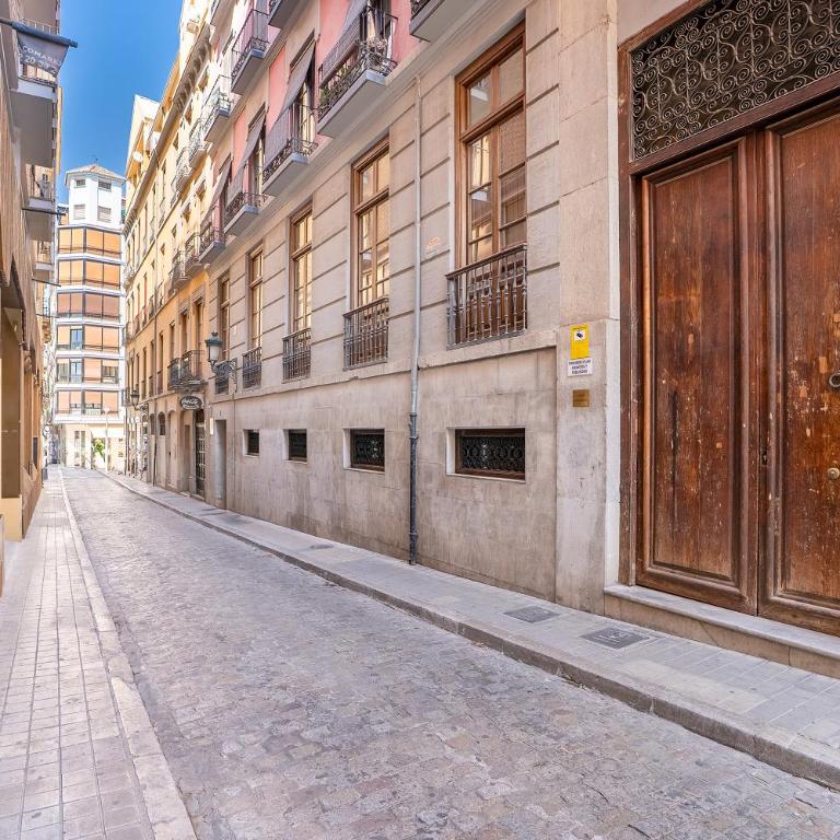 Edificio Histórico en el Centro de Granada cerca de la Catedral y principales puntos de interés - Apartamento de 2 dormitorios - 39