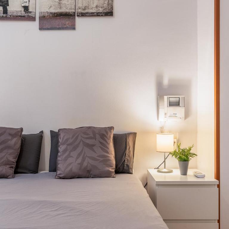Edificio Histórico en el Centro de Granada cerca de la Catedral y principales puntos de interés - Apartamento de 2 dormitorios - 24
