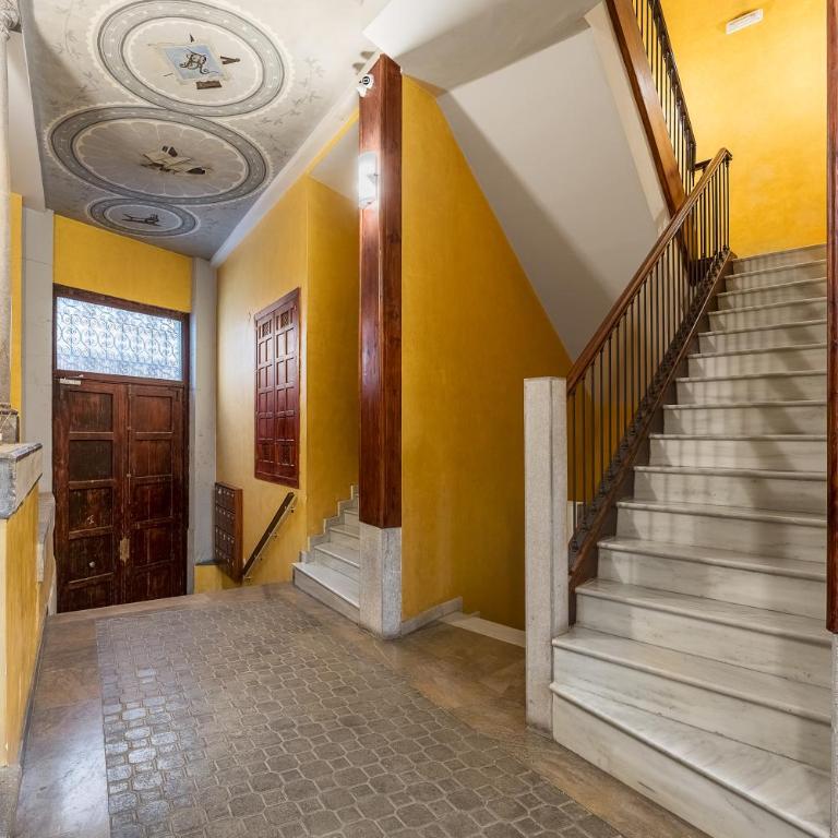 Edificio Histórico en el Centro de Granada cerca de la Catedral y principales puntos de interés - Apartamento de 2 dormitorios - 36
