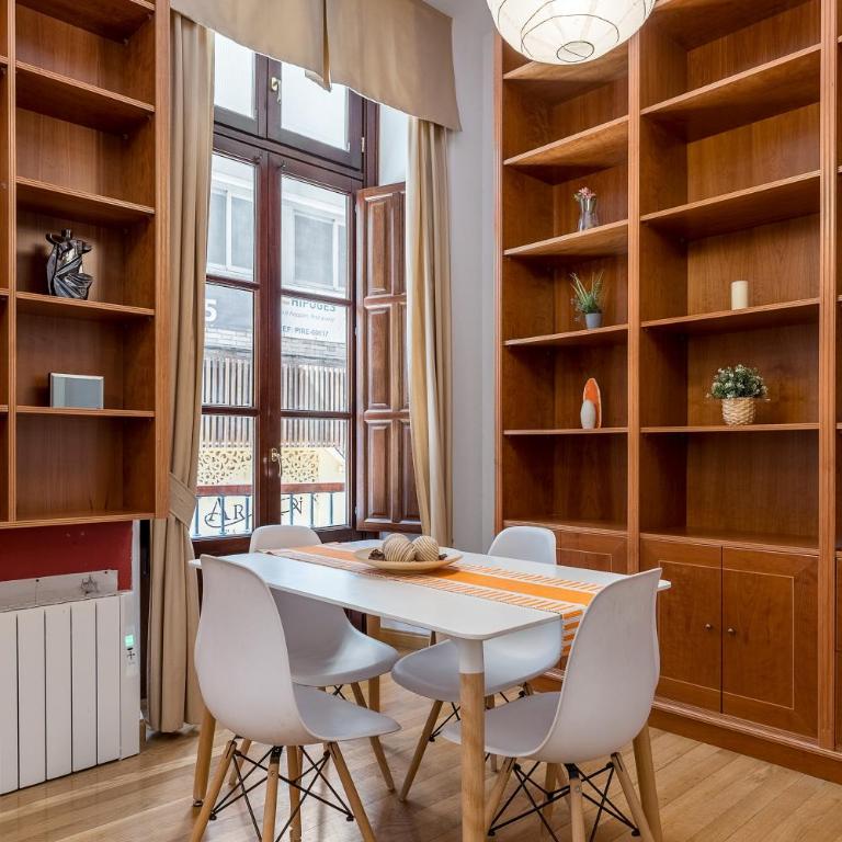 Edificio Histórico en el Centro de Granada cerca de la Catedral y principales puntos de interés - Apartamento de 2 dormitorios - 16