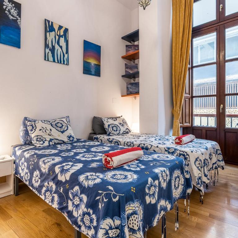 Edificio Histórico en el Centro de Granada cerca de la Catedral y principales puntos de interés - Apartamento de 2 dormitorios - 30