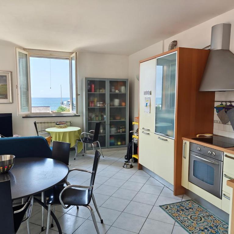 Attico fronte mare con terrazza 30 mq e parcheggio privato - Apartment mit 2 Schlafzimmern - 9