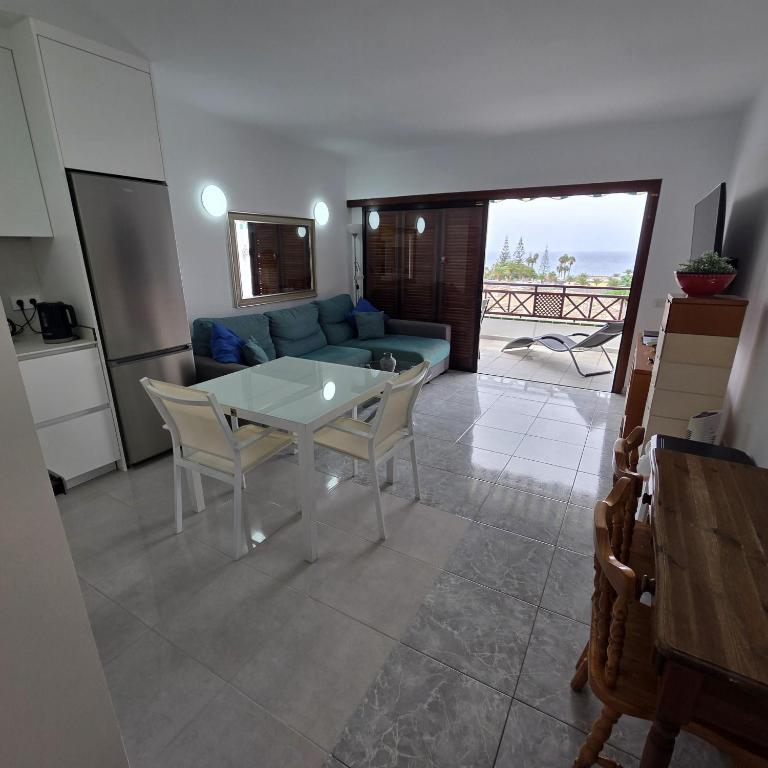 Victoria Court II - One-Bedroom Apartment - 3