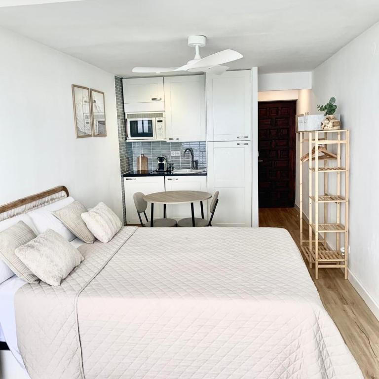 Little Beach Sky Studio - Studio with Sea View - 6
