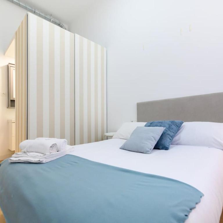 Luis Cernuda, 5 dormitorios - Apartment - 6