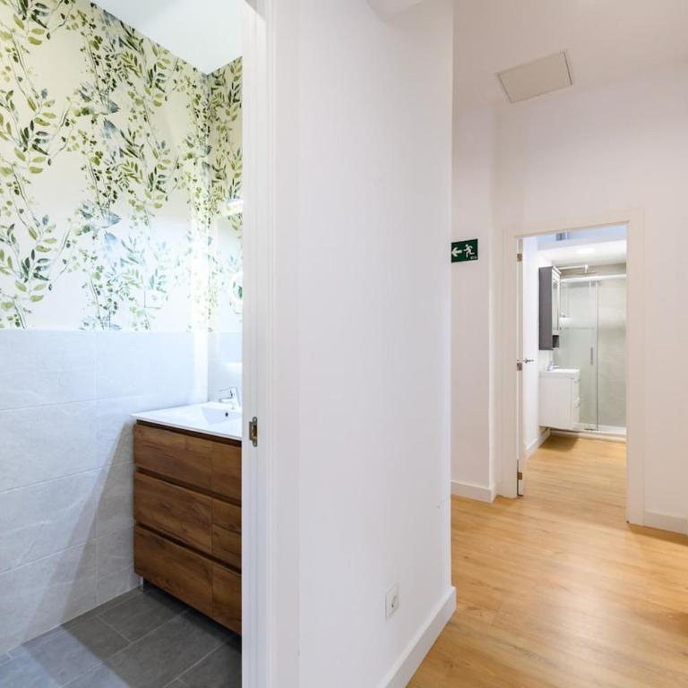 Luis Cernuda, 5 dormitorios - Apartment - 28