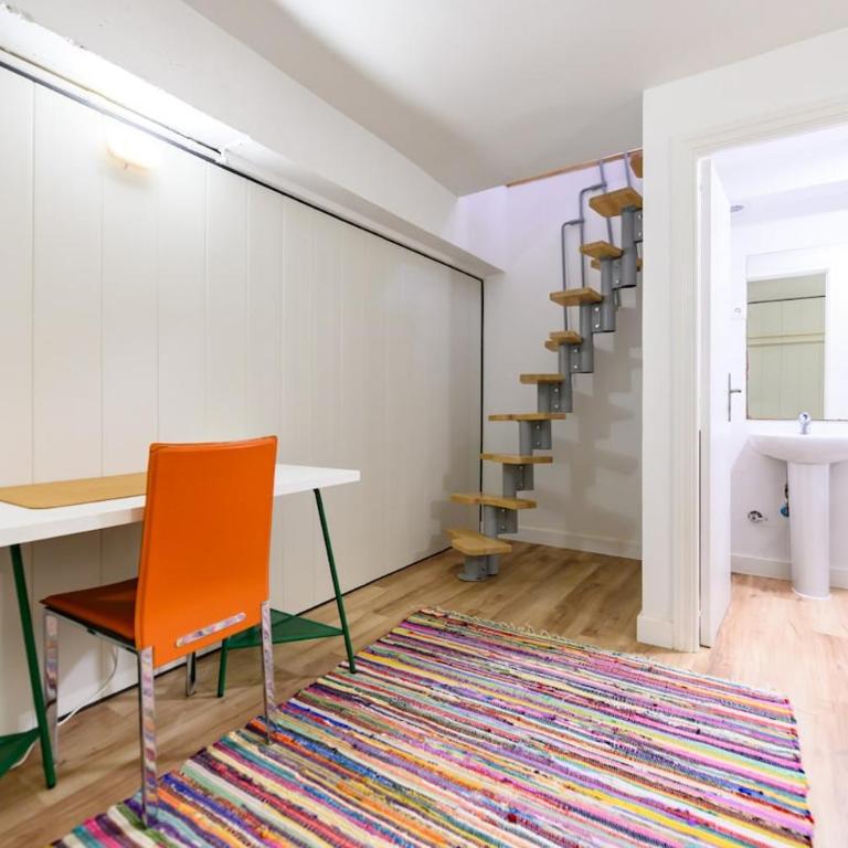 Luis Cernuda, 5 dormitorios - Apartment - 39
