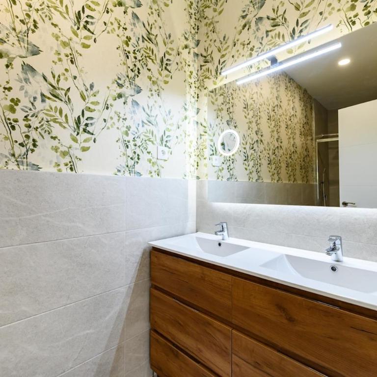 Luis Cernuda, 5 dormitorios - Apartment - 44