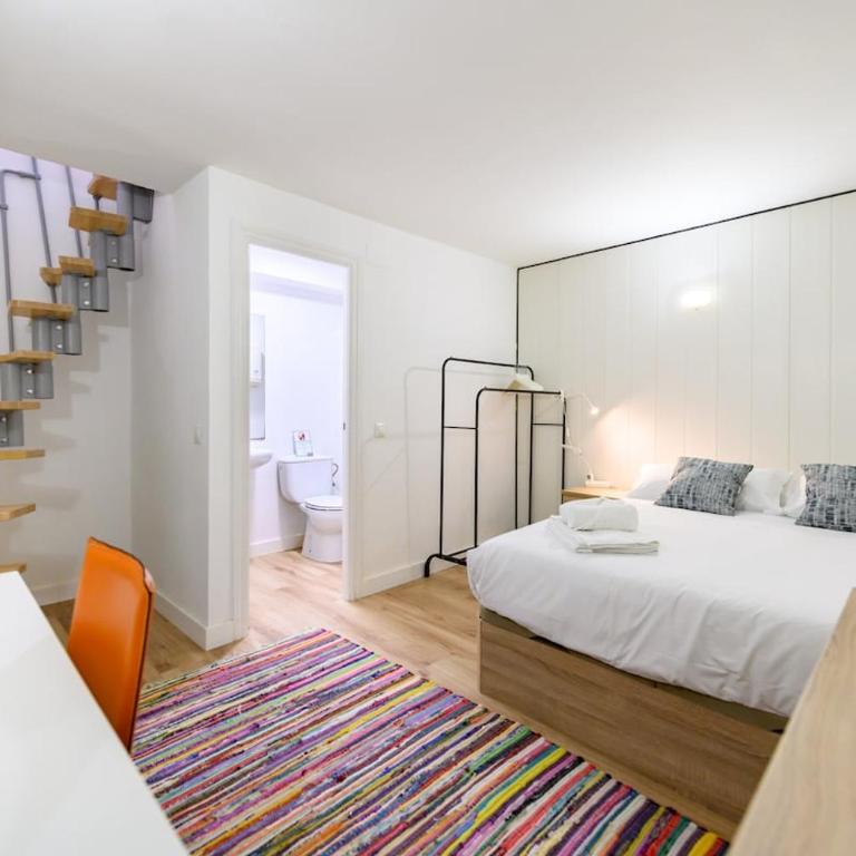 Luis Cernuda, 5 dormitorios - Apartment - 46