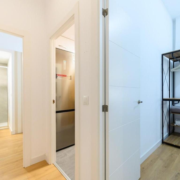 Luis Cernuda, 5 dormitorios - Apartment - 56