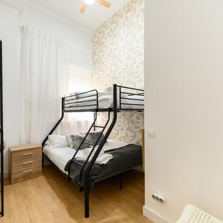 Luis Cernuda, 5 dormitorios - Apartment - 57