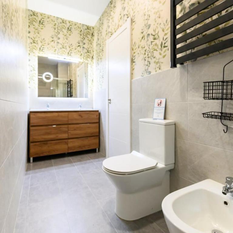 Luis Cernuda, 5 dormitorios - Apartment - 59