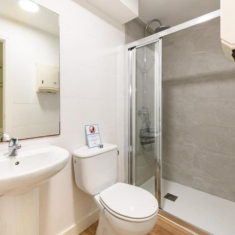 Luis Cernuda, 5 dormitorios - Apartment - 60