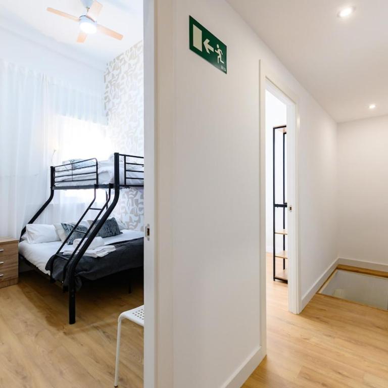 Luis Cernuda, 5 dormitorios - Apartment - 61