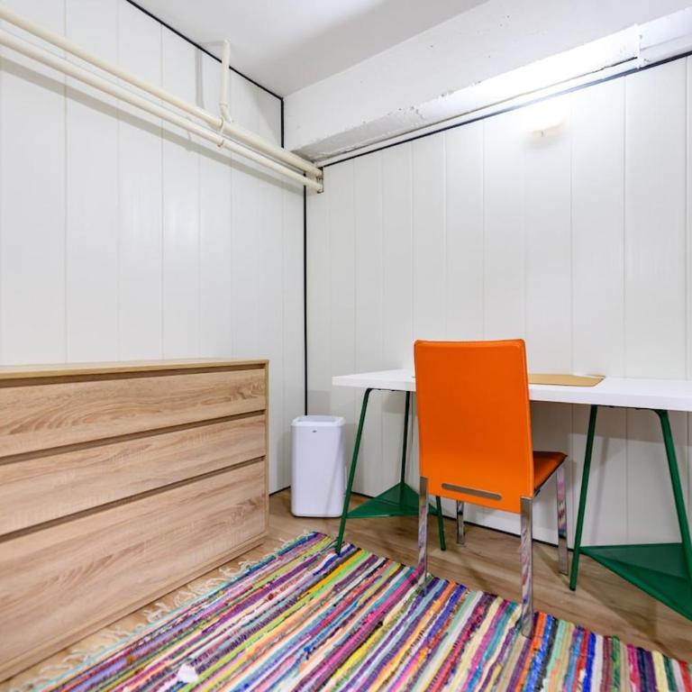 Luis Cernuda, 5 dormitorios - Apartment - 65