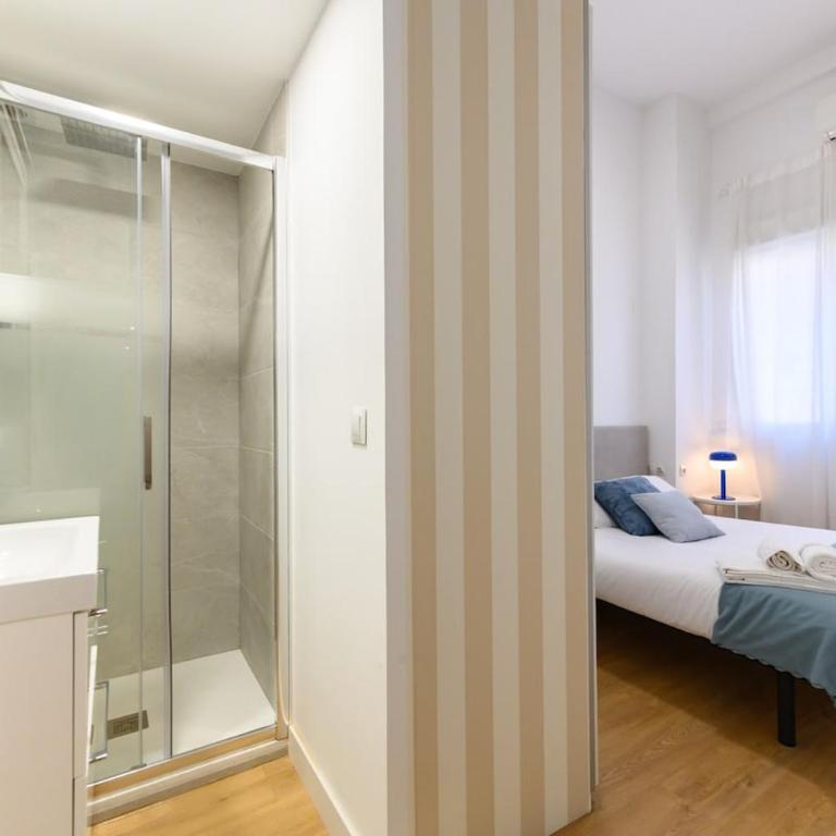 Luis Cernuda, 5 dormitorios - Apartment - 69
