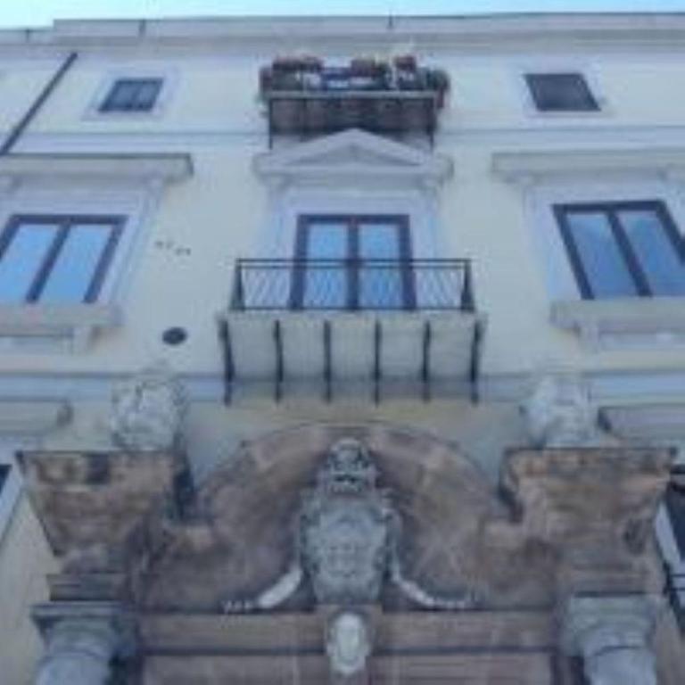 Gallidoro Maqueda 124 Street - Camera Matrimoniale con Balcone - 10