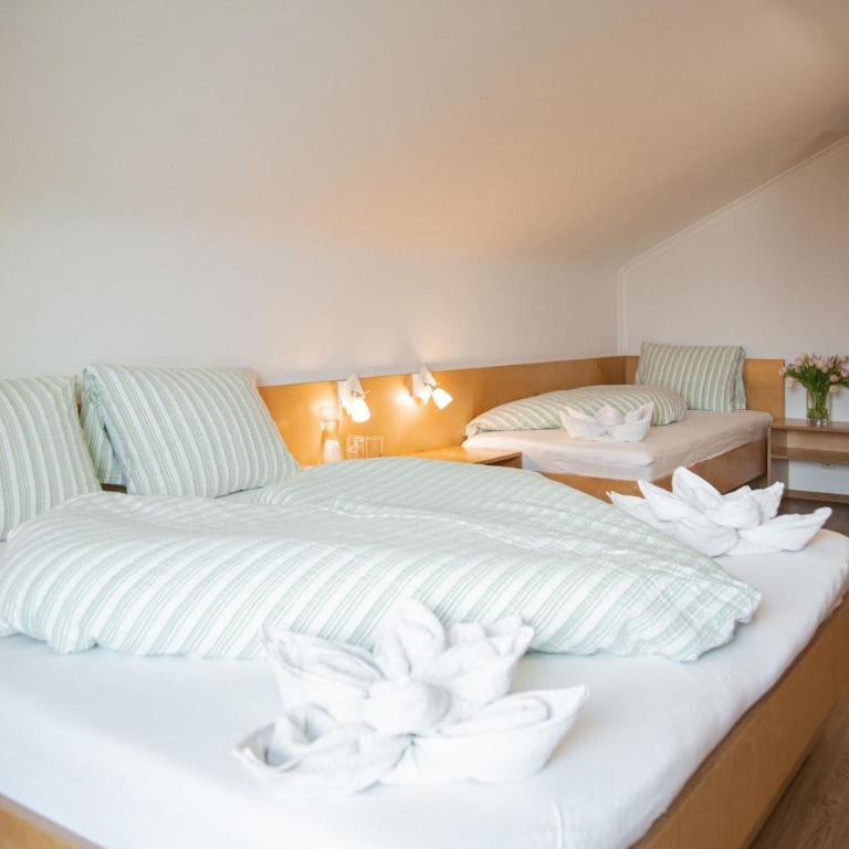 Berggasthof Grabs - Dreibettzimmer mit Bergblick - 5