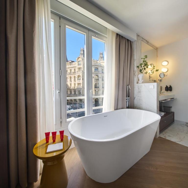 Glinter Plaza de las Cortes - Habitación Doble Deluxe con vistas a la ciudad - 1 o 2 camas - 6