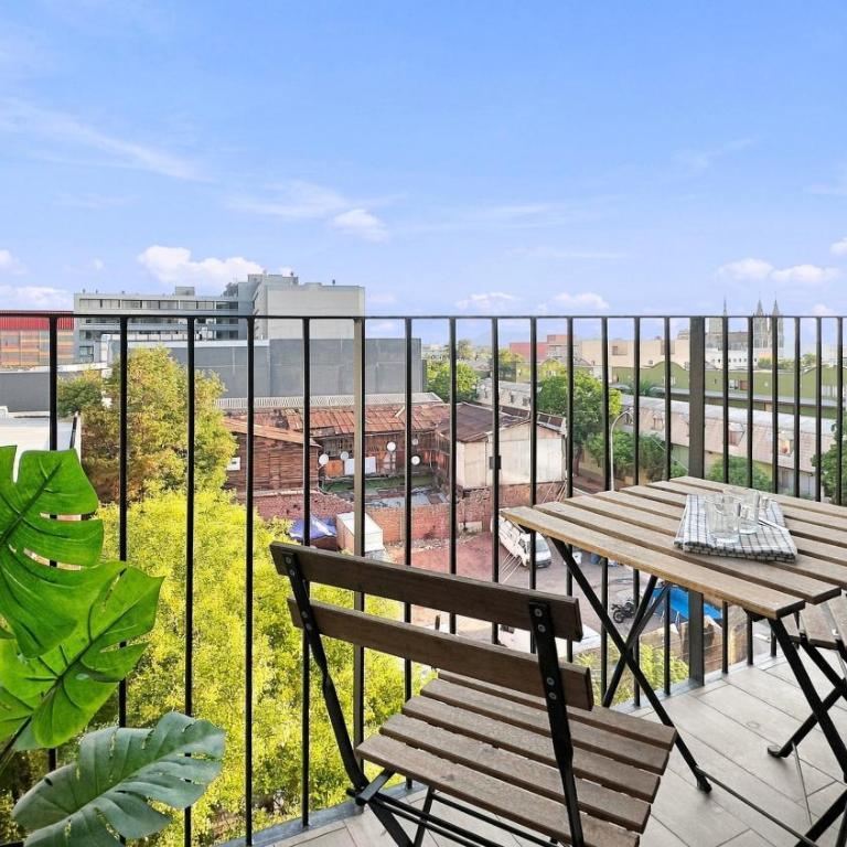 Oceana Suites Toesca - One-Bedroom Apartment with City View - 2